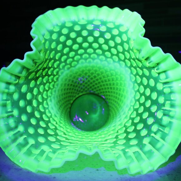 Topaz Opalescent Triangle Vase - Picture 12 of 14